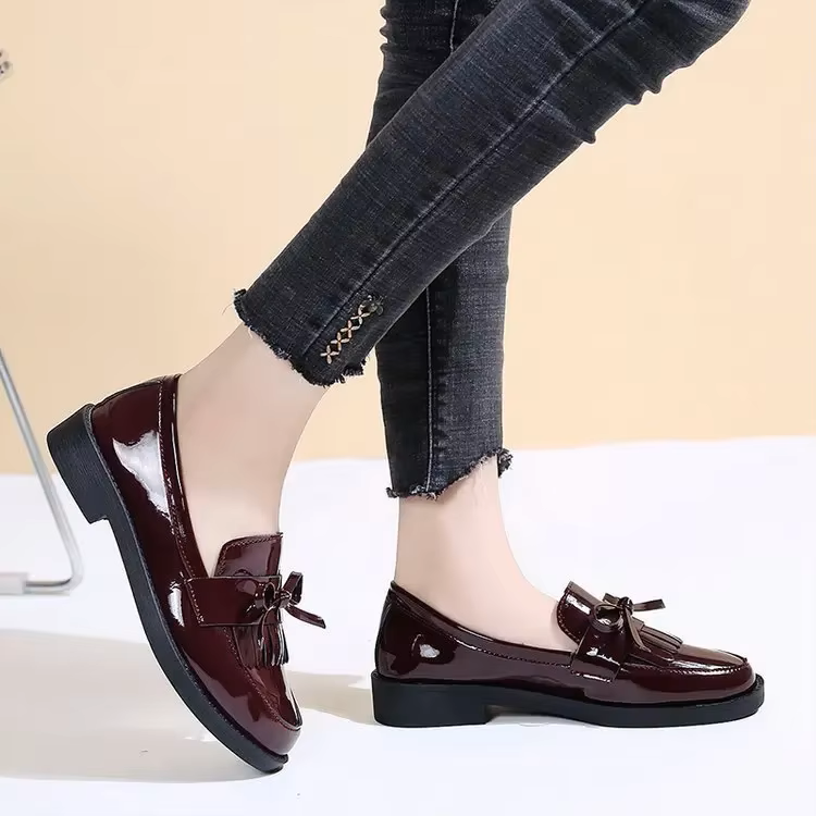 Chaussures à Lacets Femme Bordeaux avec Franges en Cuir Verni