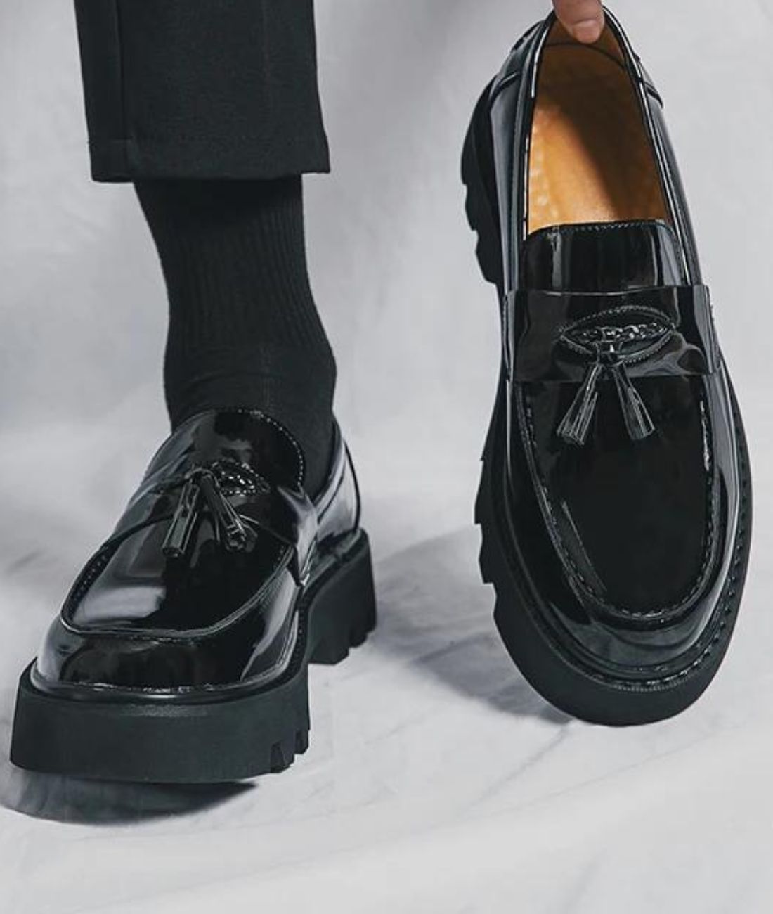 Mocassin en Vernis Noir Profond à Plateforme – Homme