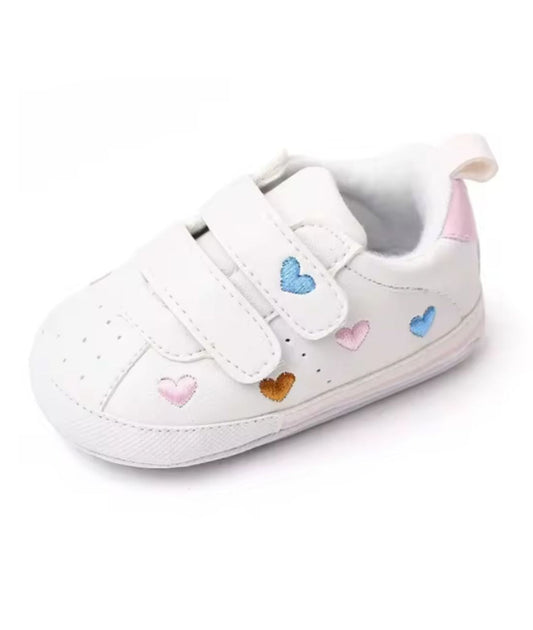 Mocassin à Motif Cœur en Cuir Blanc – Bébé
