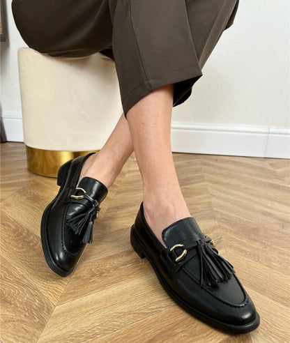 Mocassins Noirs À Glands À Enfiler Pour Femme