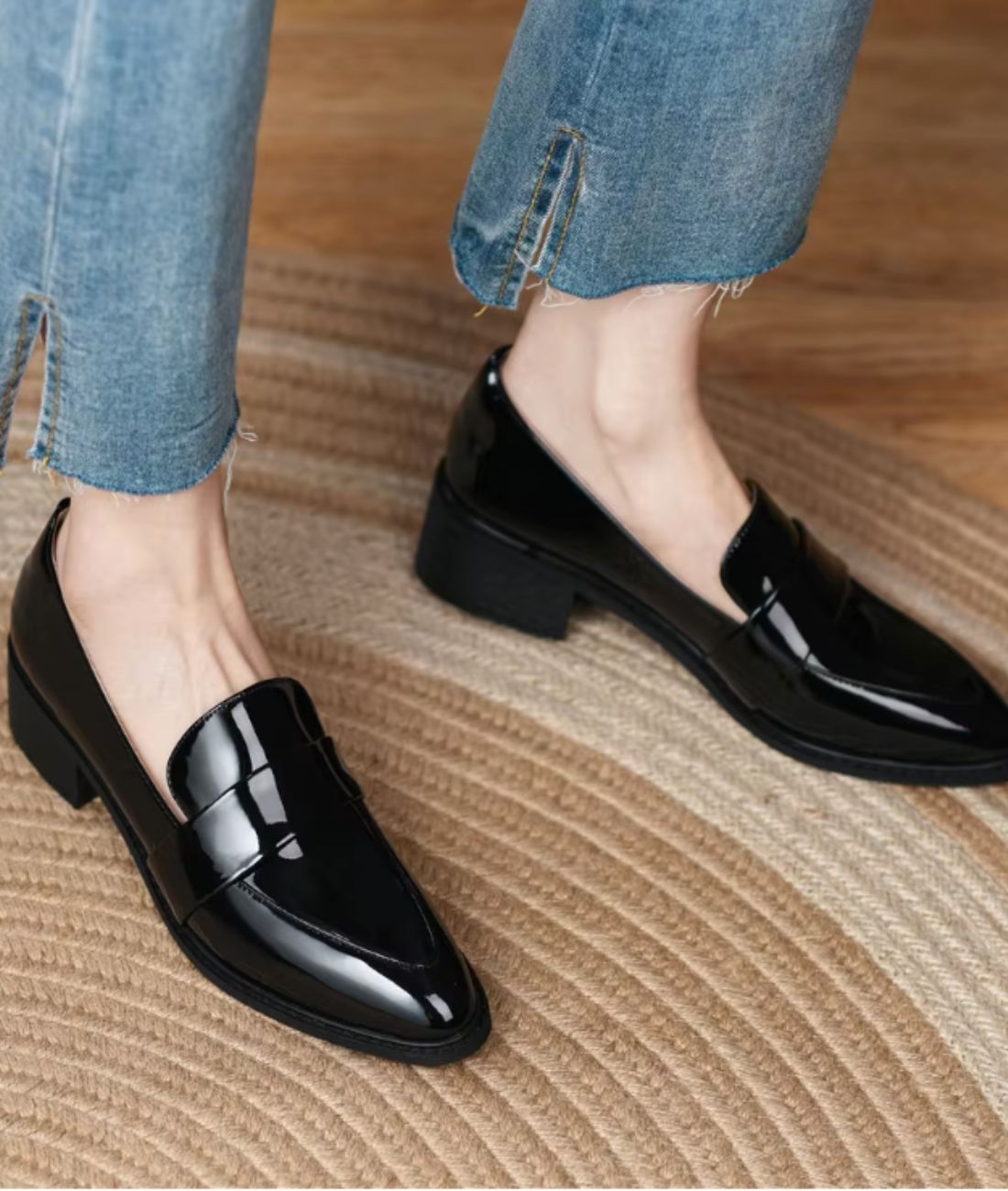Mocassin à Bout Pointu en Effet vernis Noir Profond – Femme