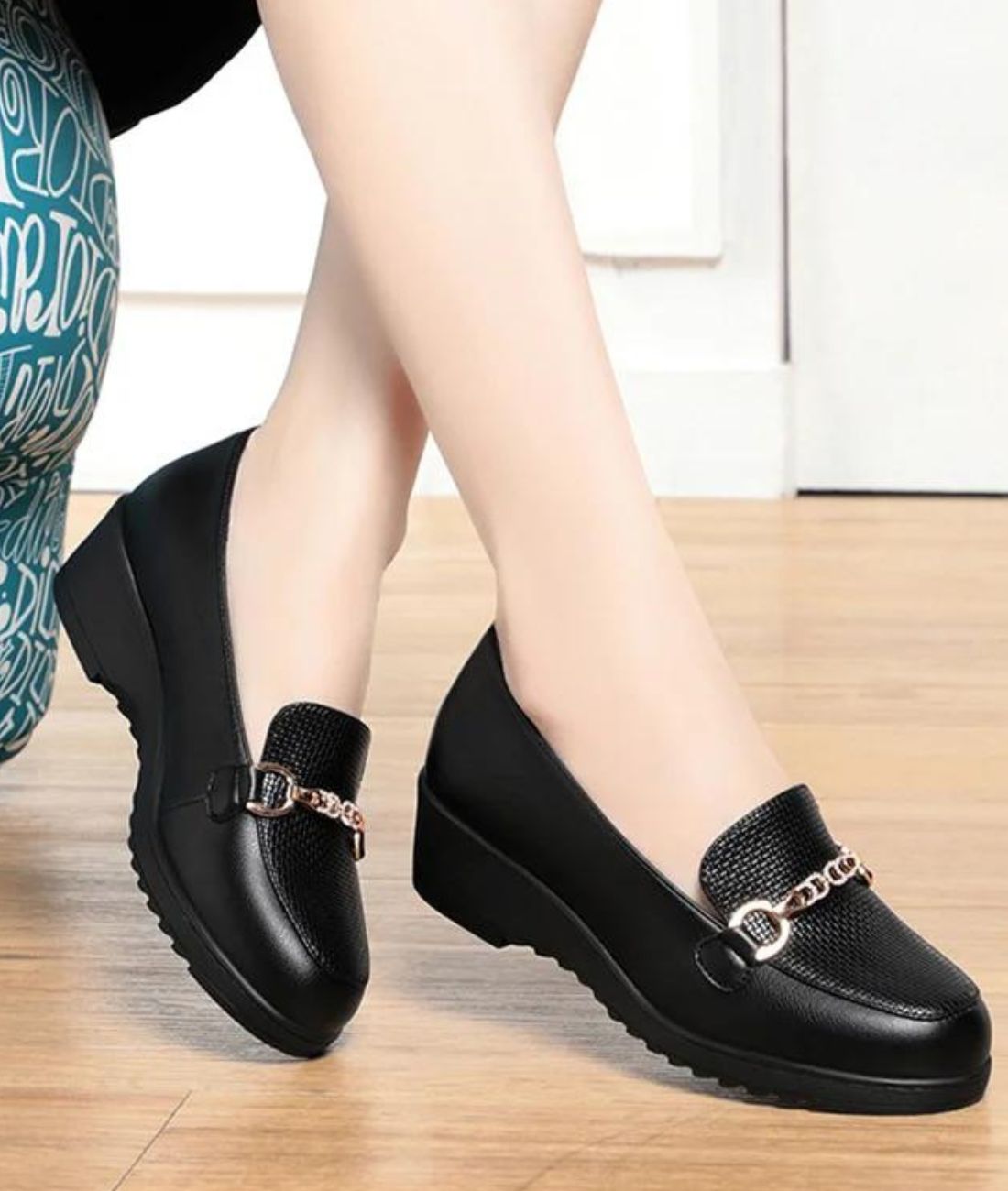 Mocassin Orthopédique en Simili Effet cuir Noir Profond – Femme