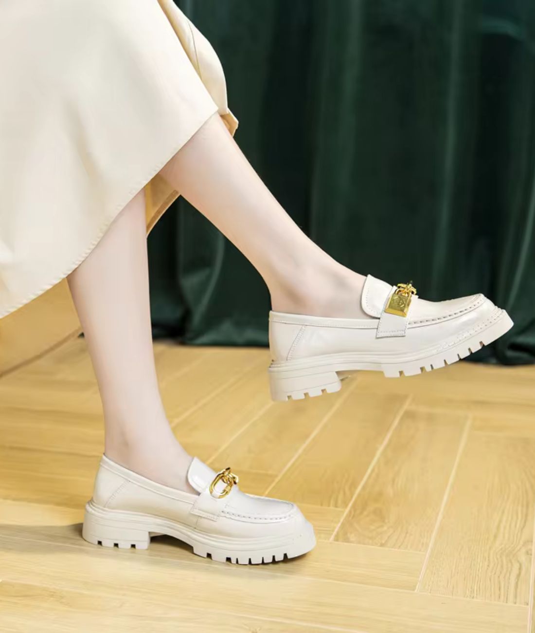 Mocassin à Plateforme en Cuir Verni Noir Profond – Femme