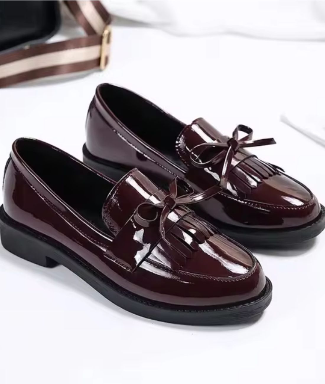 Mocassins À Talons Carrés Avec Frange Dans Le Style Vintage