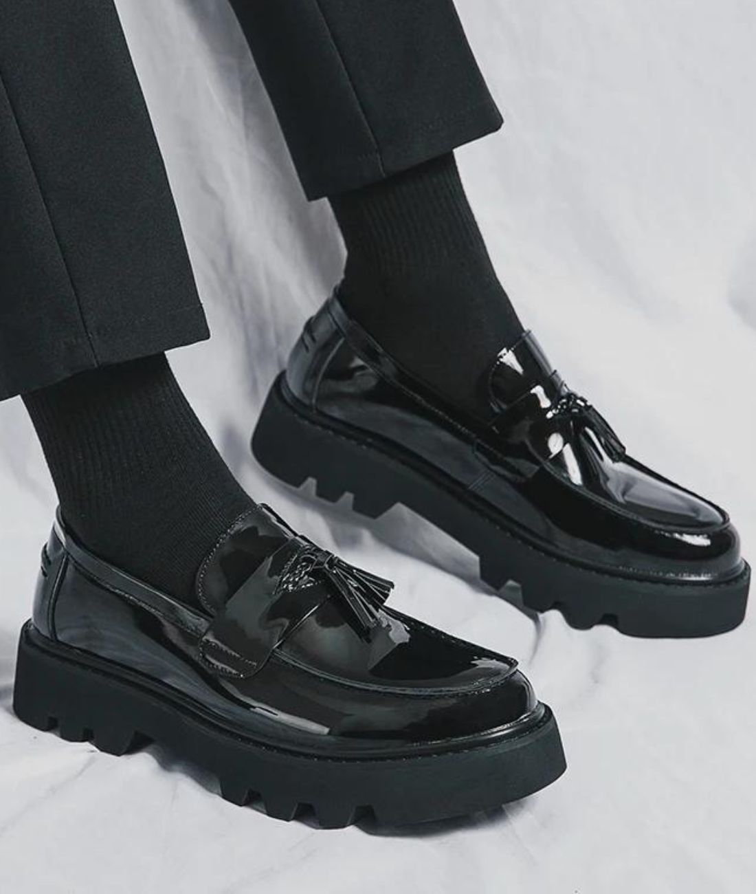 Mocassin en Vernis Noir Profond à Plateforme – Homme